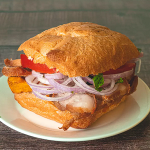 Pan con Chicharrón